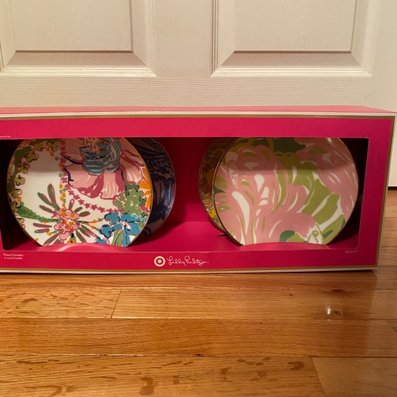 NWT Lilly Pulitzer x Target collection plates - Picture 2 of 4